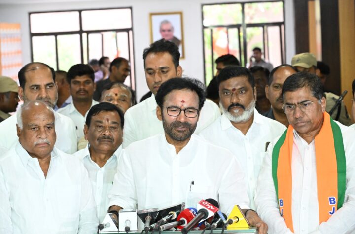 నన్ను ఆపేటోడు తెలంగాణ గడ్డపై పుట్ట లేదు