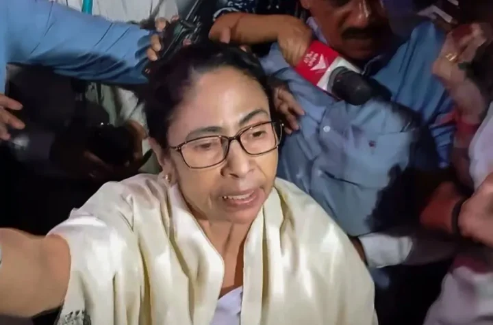 తిరుగుబాటు ఎంపీ కాకోలీ దస్తీదార్ కుమారుడు మమతపై దావా 