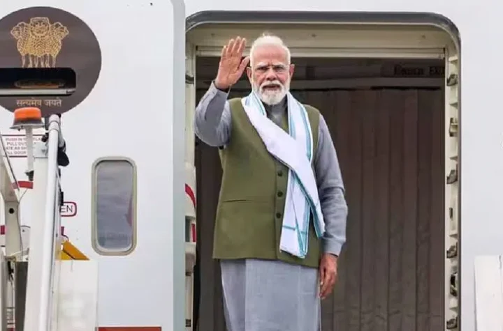 ఫ్రాన్స్‌, స్లోవేకియా పర్యటనకు బయలుదేరిన ప్రధాని మోదీ