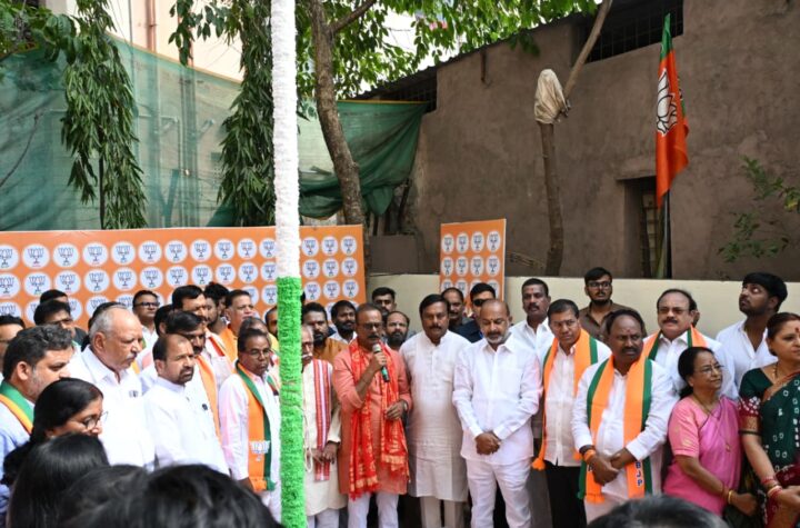 కాంగ్రెస్, బీఆర్ఎస్ ప్రజాద్రోహ పాలనపై బీజేపీ నేతల ఆగ్రహం 