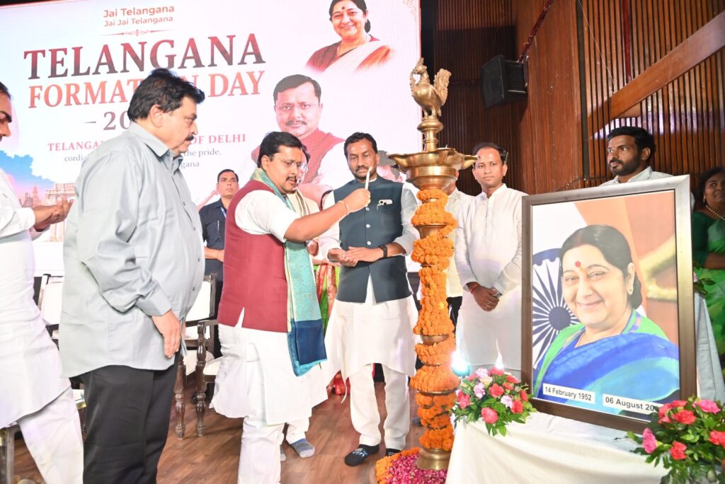 అమరవీరుల కలలు కన్న తెలంగాణ నిర్మాణంలో వెనుకబడ్డాం