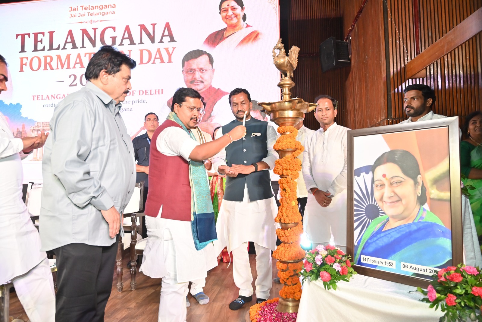 అమరవీరుల కలలు కన్న తెలంగాణ నిర్మాణంలో వెనుకబడ్డాం