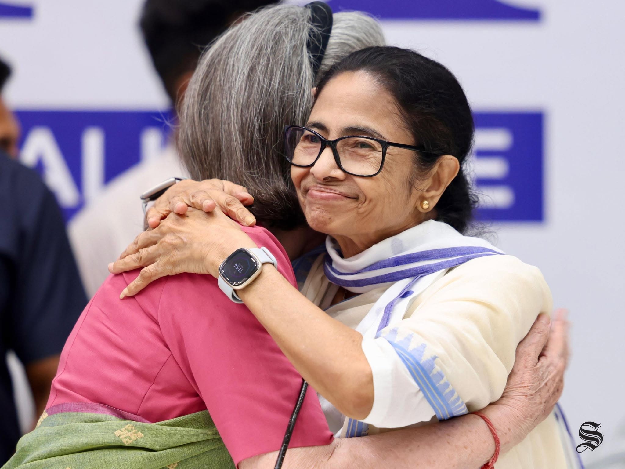 `కాంగ్రెస్‌లో టీఎంసీ విలీనం’ సోనియా సూచించారని కధనాలు!