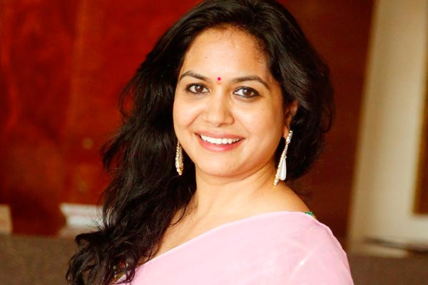 ‘నా బాడీ నా ఇష్టం అంటే, చూసేవాడి కళ్లు వాడి ఇష్టం’