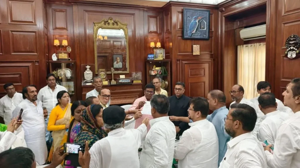 58 మంది టిఎంసి ఎమ్యెల్యేల తిరుగుబాటు.. ప్రతిపక్ష నేతగా రితబ్రత