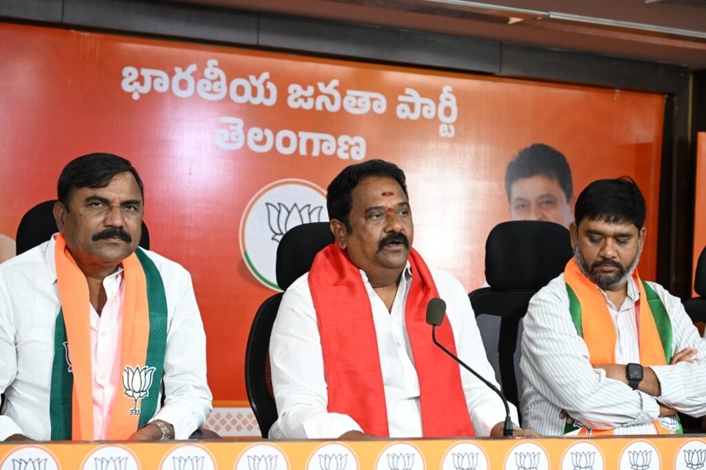ఫీజు రీయింబర్స్‌మెంట్ బకాయిలు వెంటనే విడుదల చేయాలి