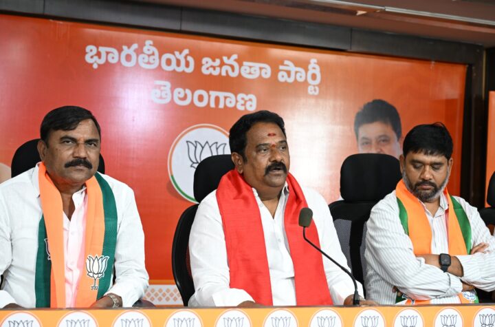 ఫీజు రీయింబర్స్‌మెంట్ బకాయిలు వెంటనే విడుదల చేయాలి