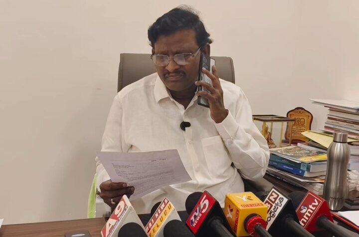 ప్రభుత్వ సిలబస్ అమలు చేయని కార్పొరేట్ విద్యా సంస్థలు