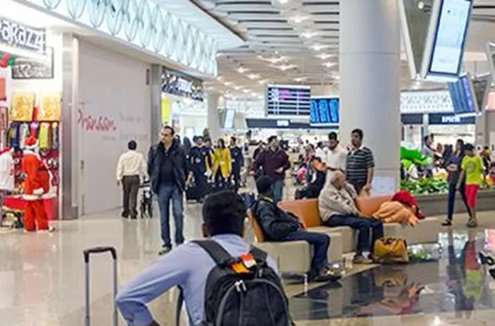 అదానీ షాపుల్లో నికోటిన్‌ పౌచ్‌ల అమ్మకంపై దుమారం