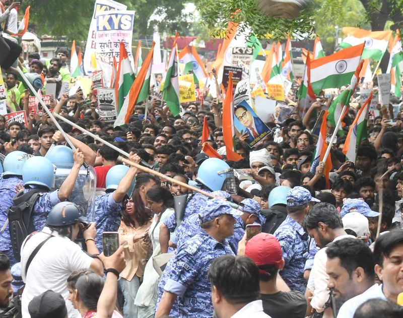 తీవ్ర ఉద్రిక్తలకు దారితీసిన సీజేపీ ‘చలో పార్లమెంట్’