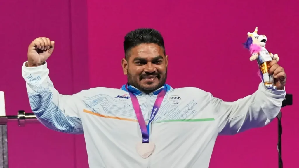 కామ‌న్‌వెల్త్ లో కూర‌గాయ‌ల వ్యాపారి కుమారుడికి కాంస్యం