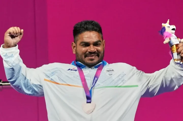 కామ‌న్‌వెల్త్ లో కూర‌గాయ‌ల వ్యాపారి కుమారుడికి కాంస్యం