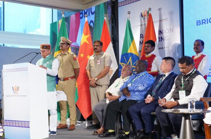 `పారిశ్రామిక కుటుంభం’ పరస్పర విశ్వాసం, చర్చల ద్వారానే సాధ్యం