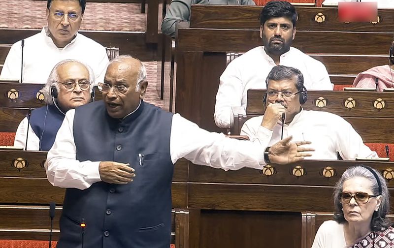 రాజ్యసభలో ఖర్గే వ్యాఖ్యలపై దుమారం… `మనుస్మృతి’ వ్యాఖ్యలు తొలగింపు