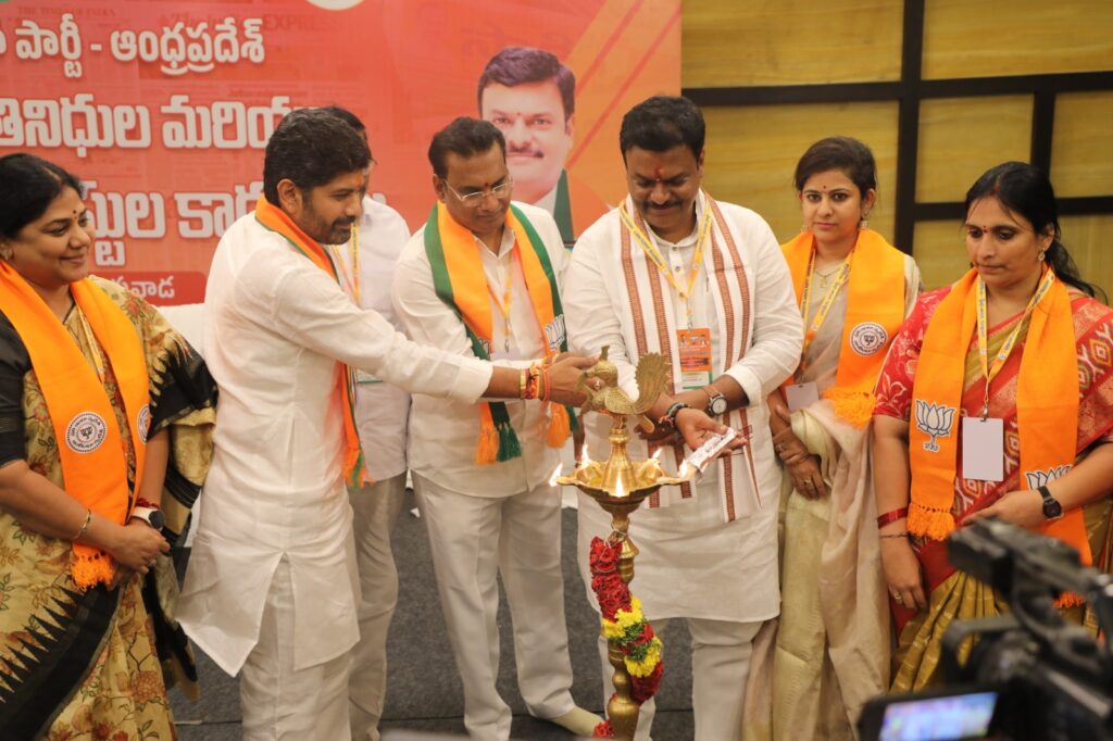 పదునైన పదజాలంతో బిజెపి వాణిని ప్రజల్లోకి తీసుకెళ్లాలి