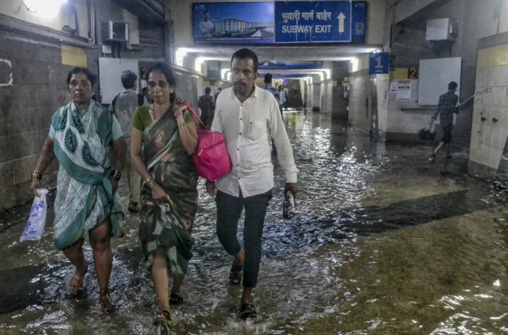 మహారాష్ట్రలో పెను విషాదం సృష్టిస్తున్న కుండపోత వర్షాలు