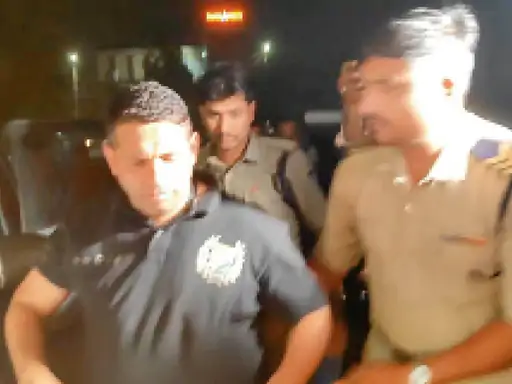 డ్రగ్స్‌ కేసులో ఎంపీ కాంగ్రెస్‌ అధ్యక్షుడి సోదరుడ్ని ప్రశ్నించిన పోలీసులు