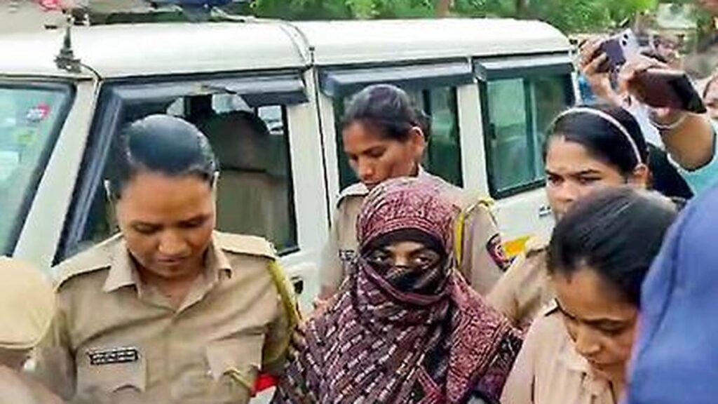 శ్రీకృష్ణుడిని దూషించిన నిదాఖాన్‌కు శ్రీకృష్ణుడి కారణంగా బెయిల్