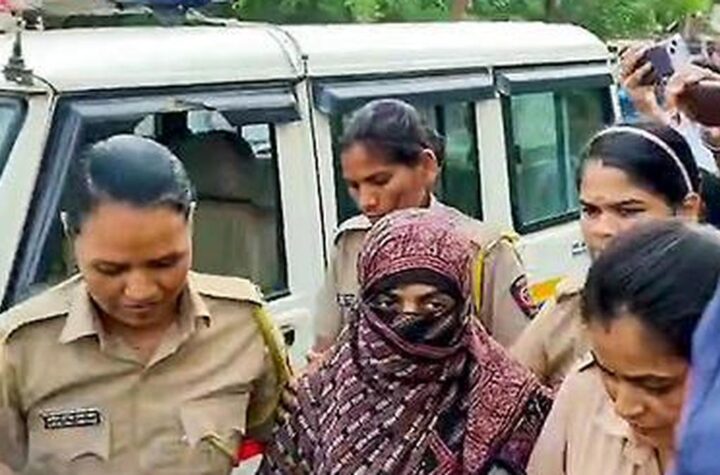శ్రీకృష్ణుడిని దూషించిన నిదాఖాన్‌కు శ్రీకృష్ణుడి కారణంగా బెయిల్