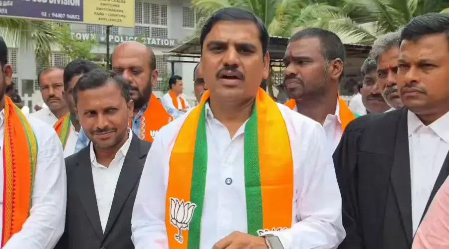 నటుడు ప్రకాశ్ రాజ్‌పై కదిరి పోలీస్ స్టేషన్‌లో బీజేపీ ఫిర్యాదు