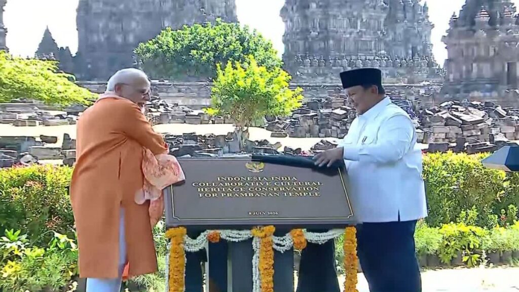 ఇండోనేషియాలోని వెయ్యేళ్ల నాటి ప్రంబవన్ఆలయానికి మోదీ 