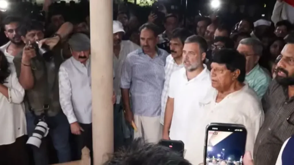 రాహుల్‌ గాంధీ నిరసనల డ్రామా