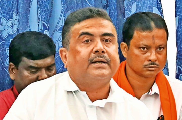 ఐదుగురు బెంగాల్ పోలీస్ అధికారుల‌పై వేటు