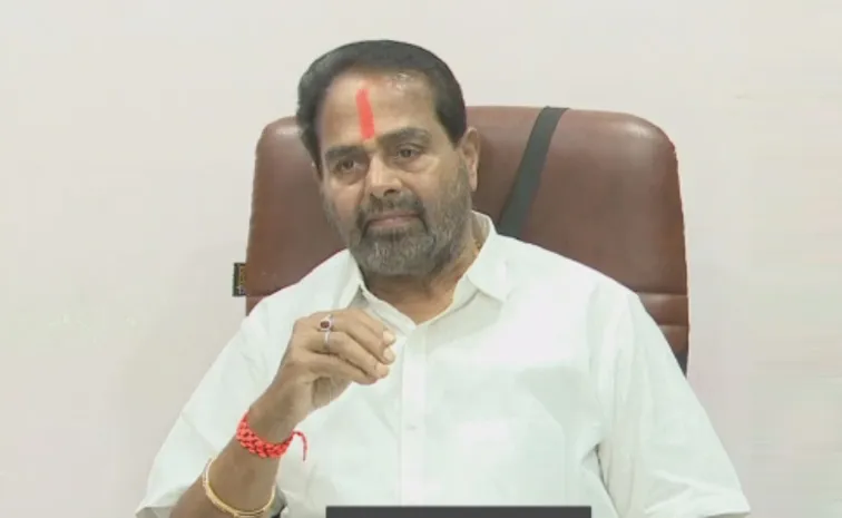 మాజీ స్పీకర్ తమ్మినేని కుటుంబంపై భూ కబ్జా కేసు