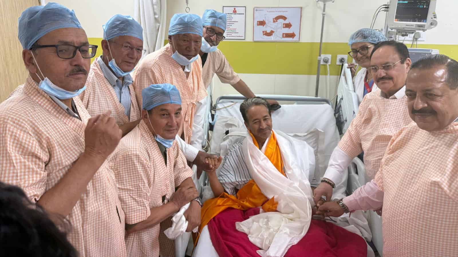ఆమరణ దీక్ష విరమించిన సోనమ్ వాంగ్‌చుక్