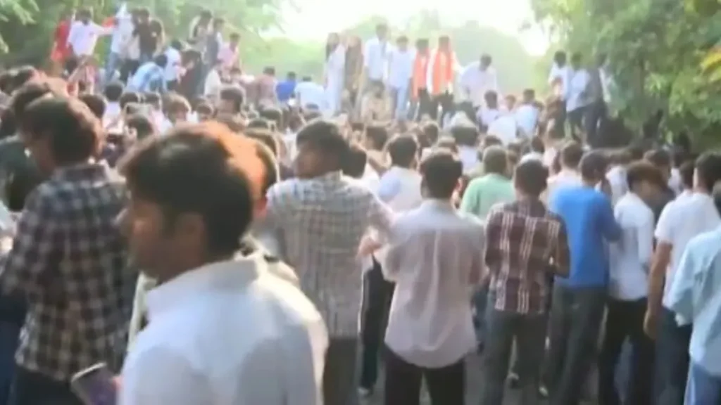 ఢిల్లీలోని జార్ఖండ్ భవన్ ఎదుట ఎబివిపి నిరసన