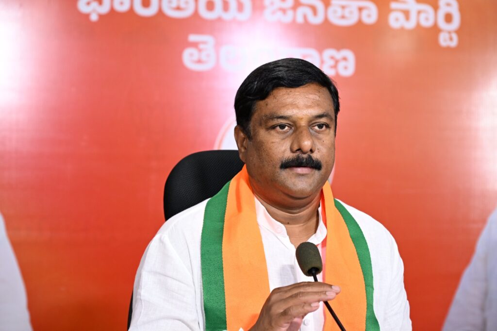 రూ. 4 లక్షల కోట్ల అప్పులతో తెలంగాణాలో ఆర్థిక అత్యవసర పరిస్థితి 