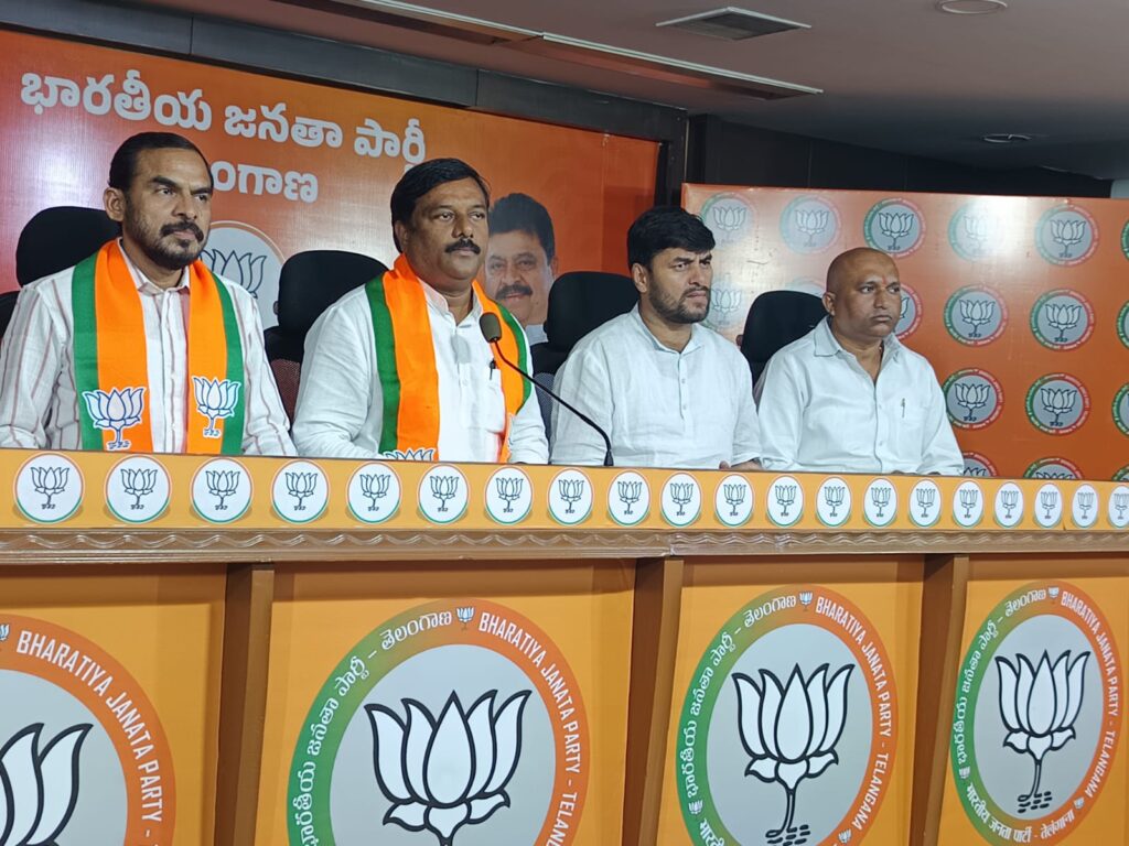’భూ భారతి’ మంత్రులకు వజ్రాల హారతి 