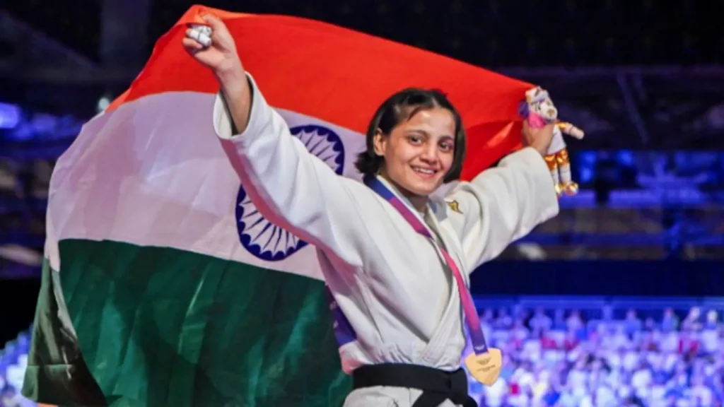 జుడోలో అస్మితా డేకు స్వర్ణం, జావెలిన్‌ త్రోలో నీరజ్‌కు రజతం