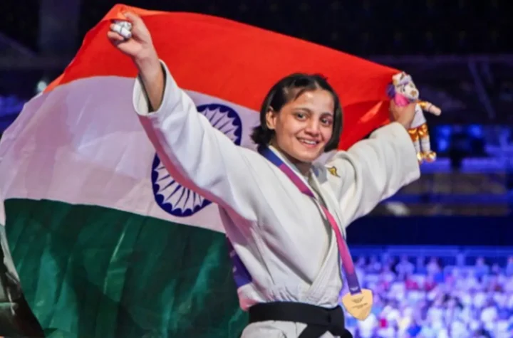 జుడోలో అస్మితా డేకు స్వర్ణం, జావెలిన్‌ త్రోలో నీరజ్‌కు రజతం