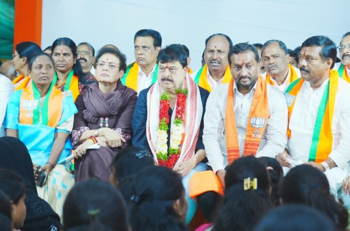 ఫీజుల బకాయిల చెల్లింపుకై బిజెపి రెండు రోజుల దీక్ష 