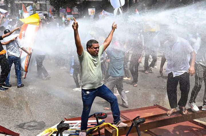 బిహార్‌లో విద్యార్థులు, పోలీసుల మధ్య ఘర్షణ