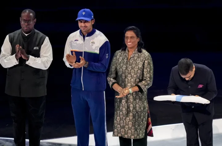 లాంఛనంగా భారత్ కు కామన్వెల్త్ క్రీడల పతాకం