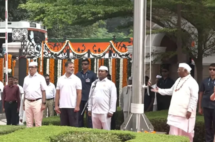 వందేమాతరంను అగౌరవపరిచిన కాంగ్రెస్ క్షమాపణ చెప్పాలి 