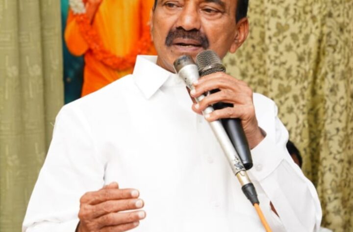 రియల్ ఎస్టేట్ బ్రోకర్‌లా మారిన రేవంత్ రెడ్డి