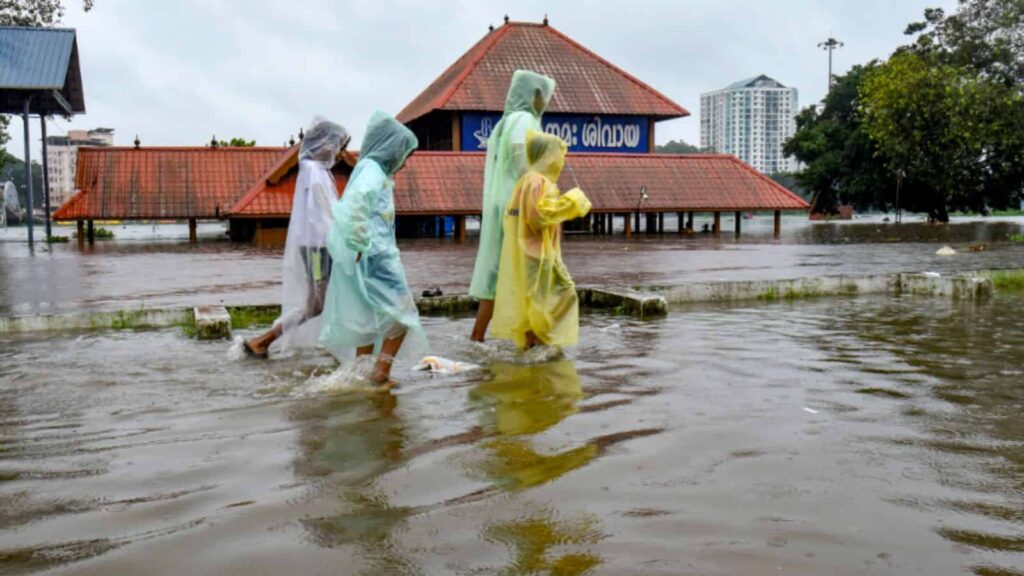 కేరళలో భారీ వర్షాలు.. 8 మంది మృతి