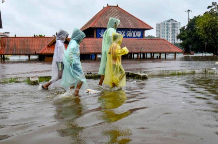కేరళలో భారీ వర్షాలు.. 8 మంది మృతి