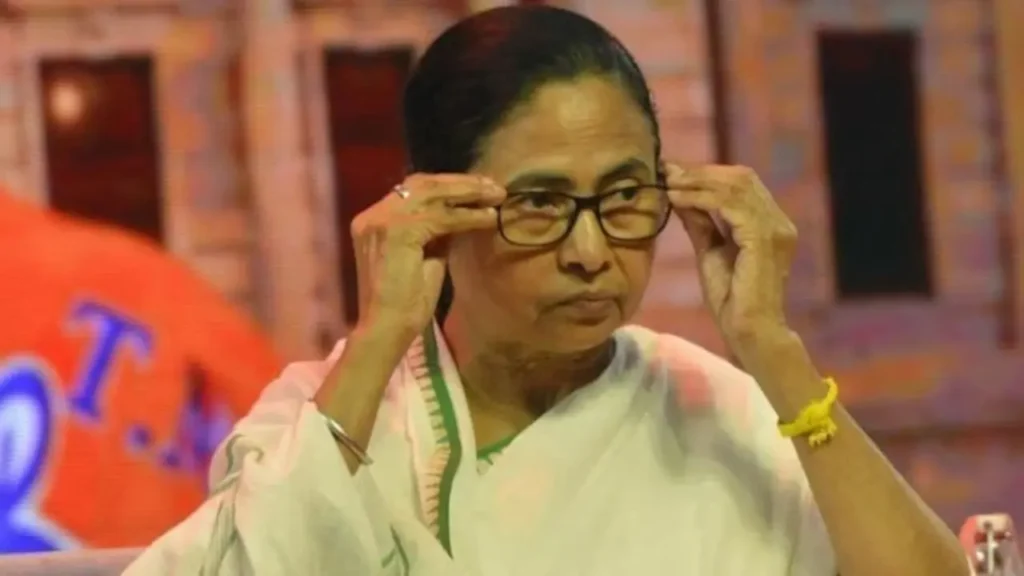 కోర్టు నిబంధనలు ఉల్లంఘించినందుకు మమతపై ఎఫ్‌ఐఆర్