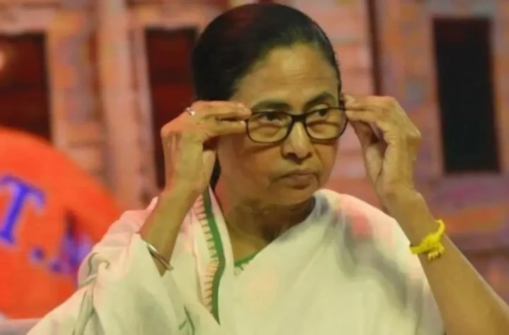 కోర్టు నిబంధనలు ఉల్లంఘించినందుకు మమతపై ఎఫ్‌ఐఆర్