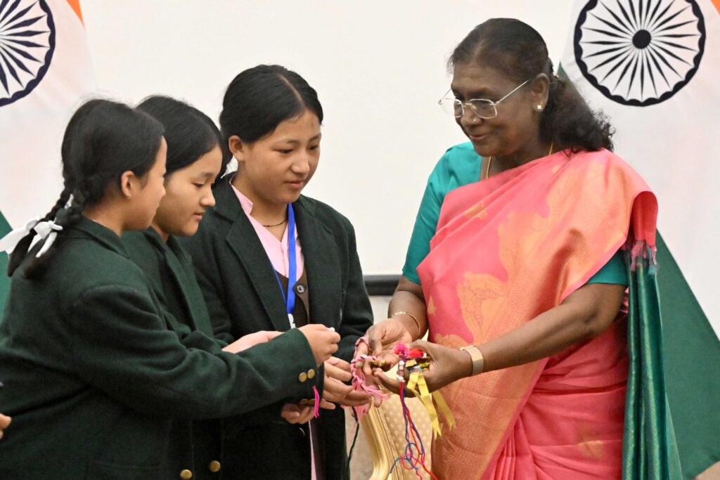 “రక్షే, మా చలా, మా చలా”.. రాష్ట్రపతి రక్షాబంధన్ శుభాకాంక్షలు 