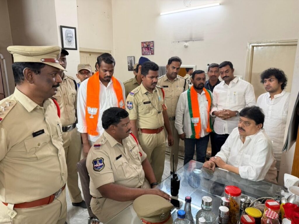 తెలంగాణలో ఎమర్జెన్సీ తరహా కాంగ్రెస్ నిరంకుశ పాలన