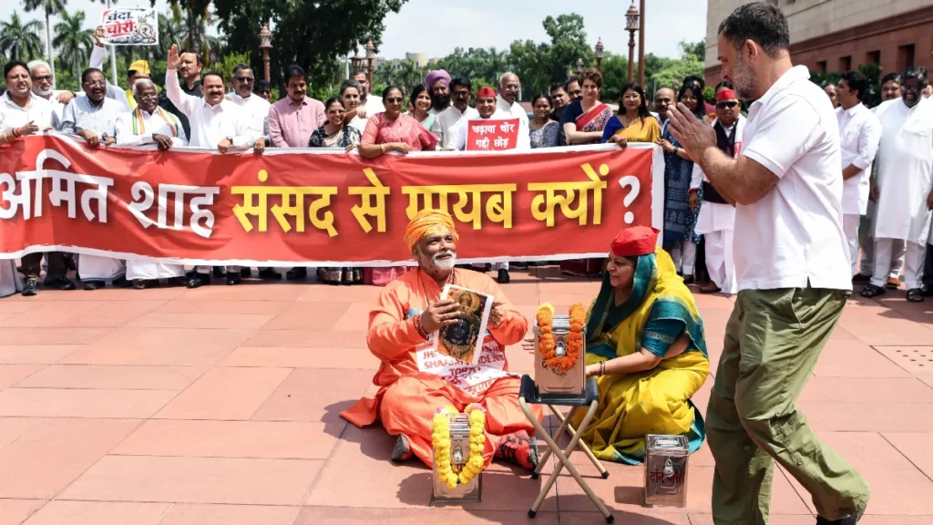 రాహుల్, పప్పు యాదవ్, అఖిలేష్ లపై వారణాసిలో కేసు