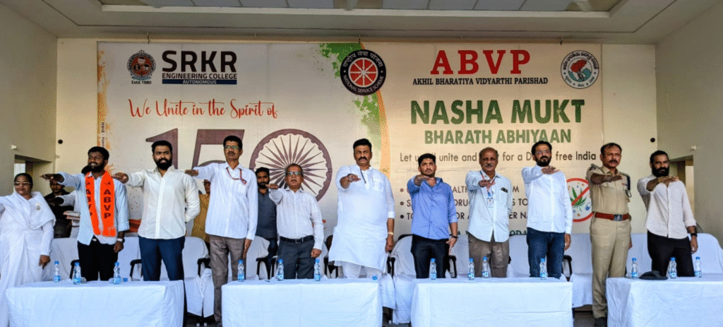 వందేమాతరం ప్రతి ఒక్కరిలో దేశభక్తిని నింపుతుంది