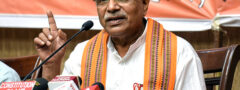 పార్లమెంట్ వద్ద ప్రతిపక్ష ఎంపీల సాధు వేషధారణపై వీహెచ్‌పీ ఆగ్రహం