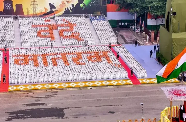 ఎర్ర‌కోట‌పై తొలిసారి ప్ర‌తిధ్వ‌నించిన వందేమాత‌ర గీతం