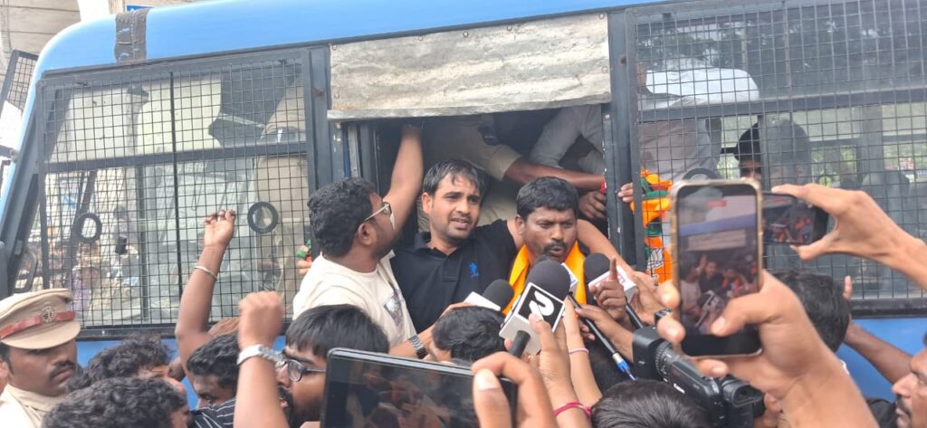యువమోర్చ ధర్నాకు అనుమతి నిరాకరించడంతో అసెంబ్లీ ముట్టడి!